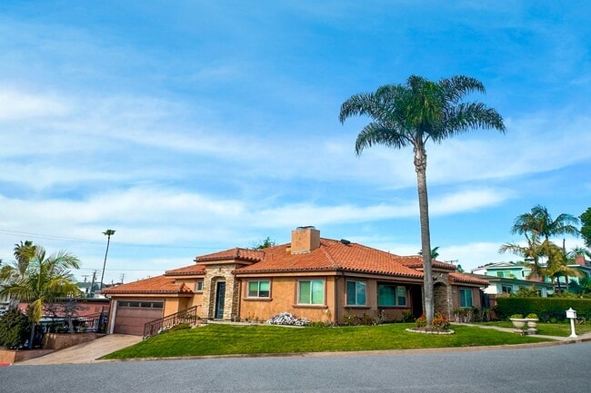Building Photo - 401 Holmwood Dr
