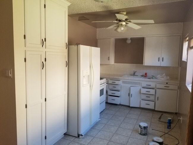 Photo - 729 E Providencia Ave Unit #B