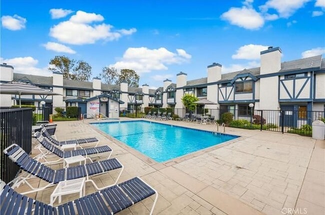 Photo - 19231 Sherman Way