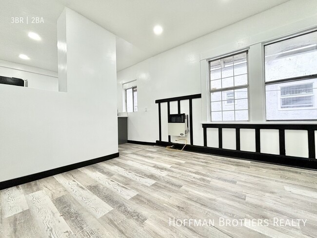 Building Photo - 1518 11th Pl