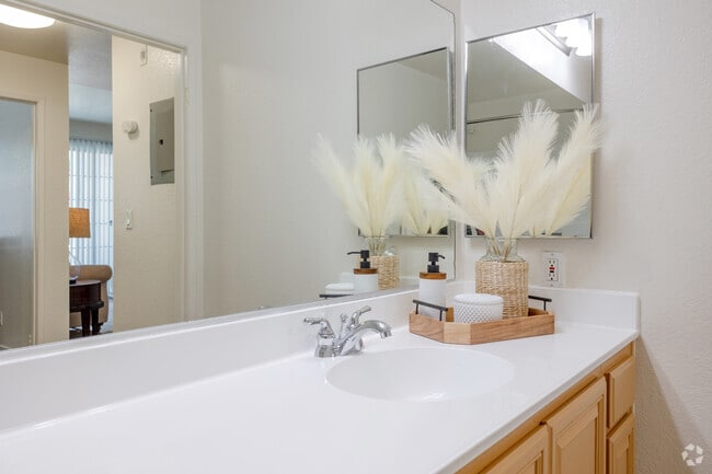 1BR, 1BA - 703SF - The Village at Heritage Place