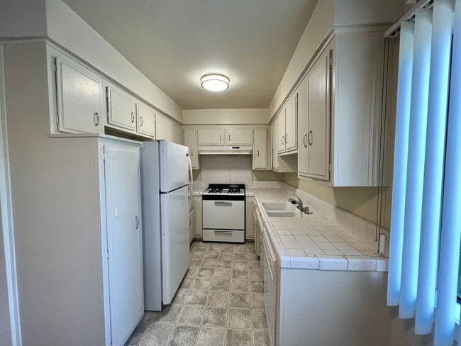 Photo - 3510 Clarington Ave Unit 04