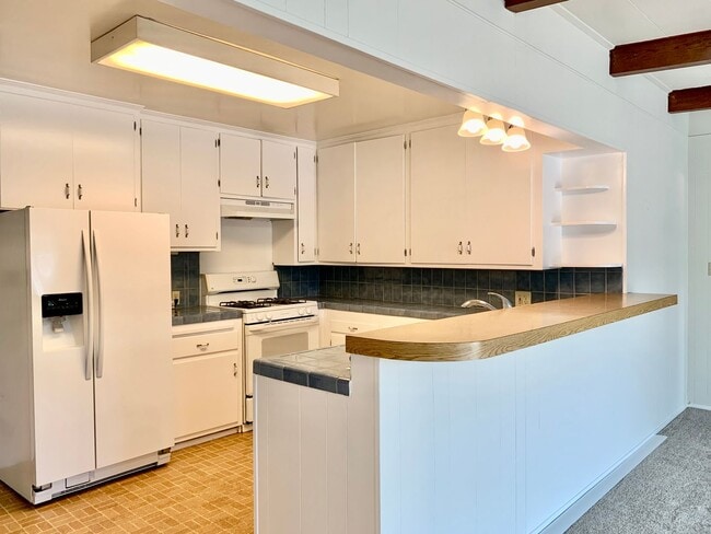 Building Photo - COMING SOON! La Mesa - 3 Bedroom/2 bath House PLUS Detached Bonus Room, Garage and W/D