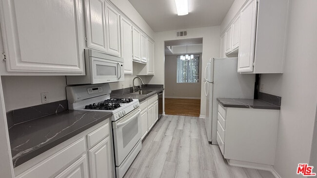 Photo - 910 S Bedford St Unit 107