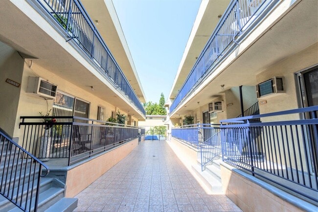 Photo - 1441 N Vista St