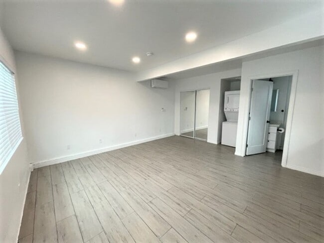 Photo - WONDERFUL NEWER STUDIO UNIT IN QUIET LONG BEACH NEIGHBORHOOD