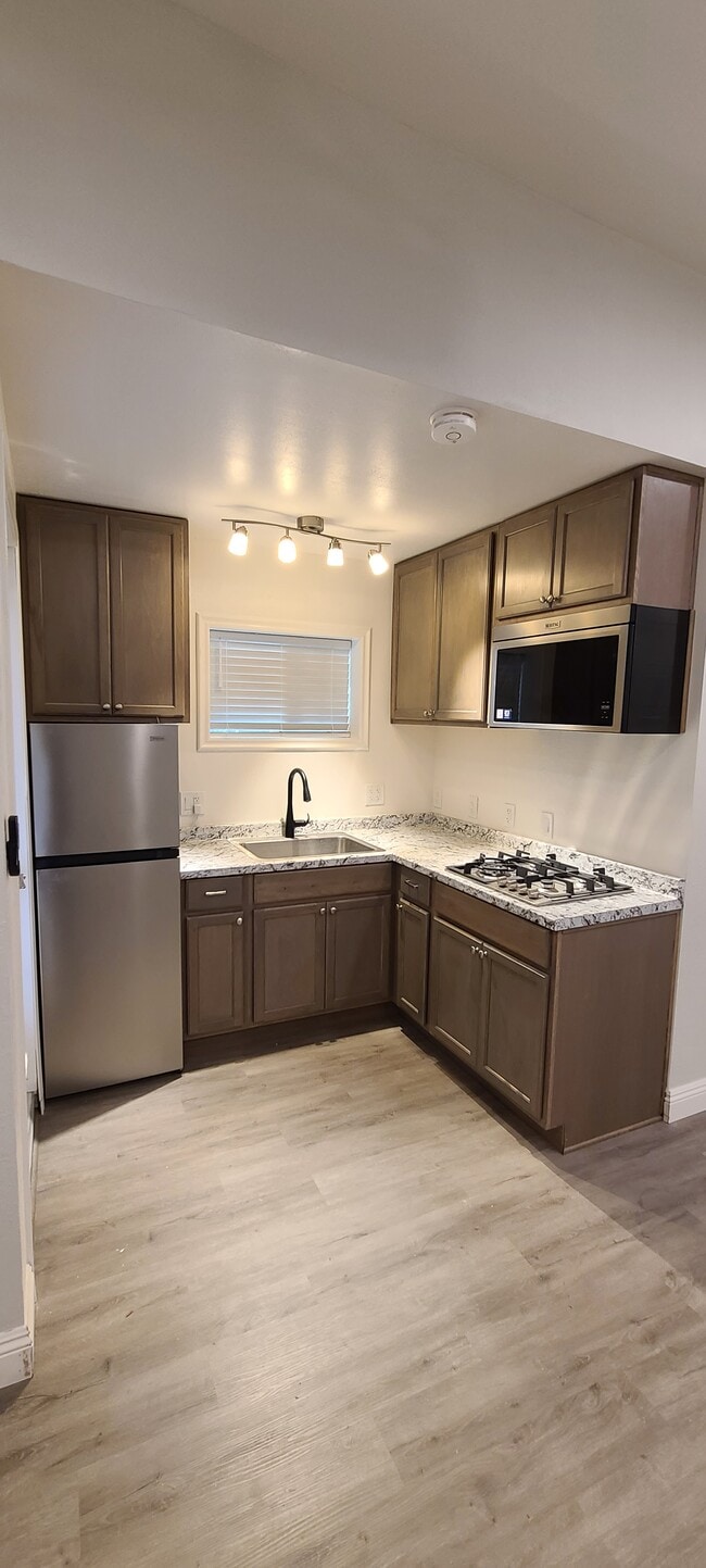 Full Kitchen - 909 Begonia St Unit 1