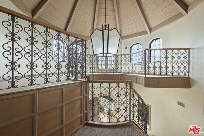 Photo - 1041 Somera Rd