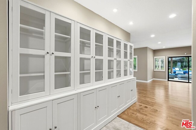 Photo - 6505 Beachview Dr