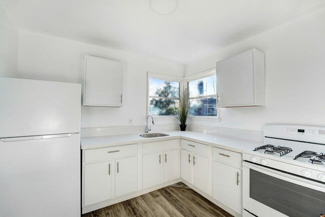 Photo - Bright and Spacious Upper-Floor Studio Apartment with Parking Unit 2531 1/2