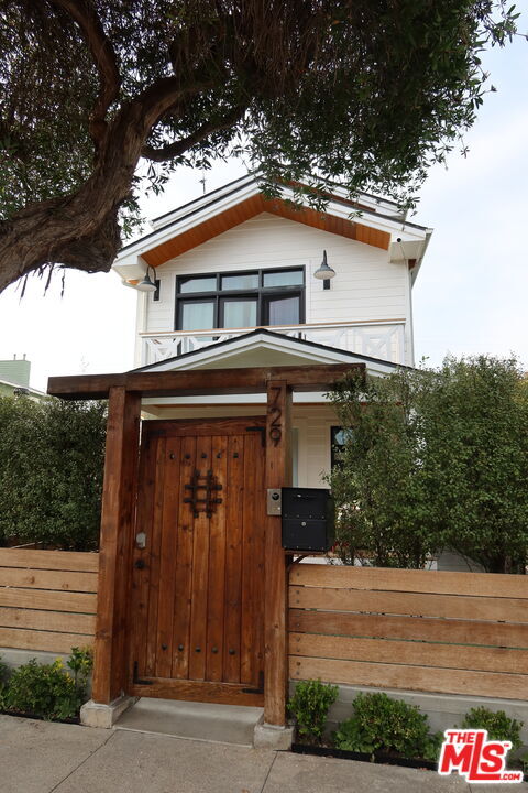 Building Photo - 729 Raymond Ave