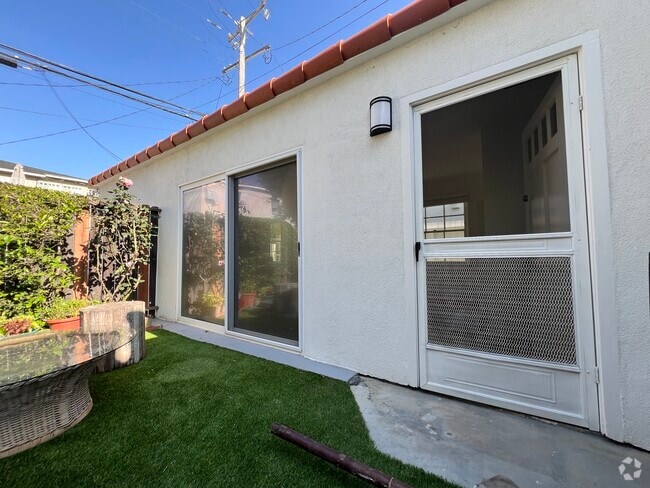 Building Photo - 121 Quincy Ave Unit Studio Cottage Rental