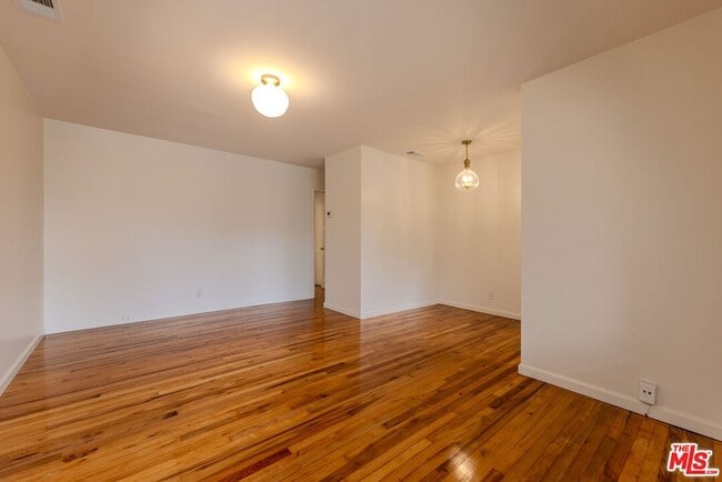 Photo - 302 N Maple St