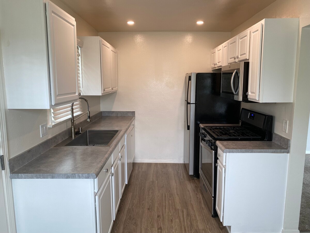 Kitchen - 14320 Condon Ave