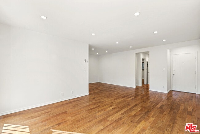 Photo - 1425 N Harper Ave Unit 2