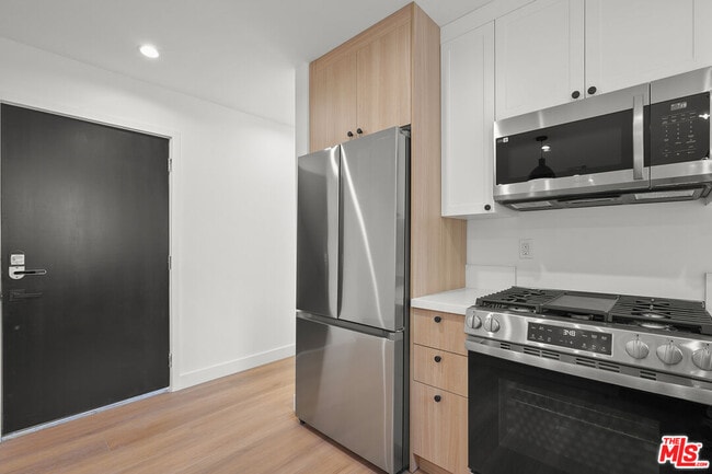 Photo - 1331 N June St Unit 1/4