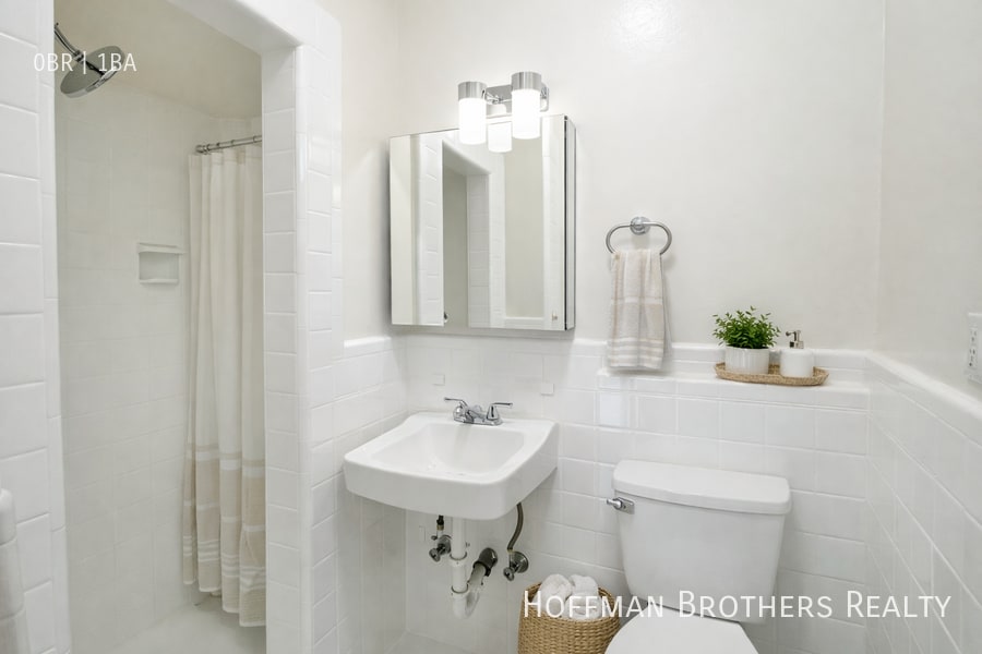 Photo - 654 S Dunsmuir Ave Unit 203