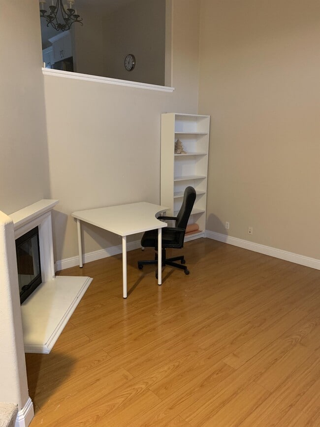 Photo - 281 Camphor Pl