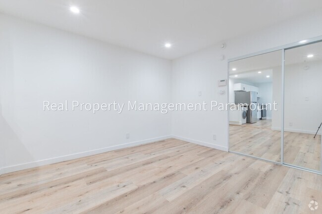 Building Photo - 919 N Stanley Ave Unit 919 3/4 N. Stanley Avenue Rental