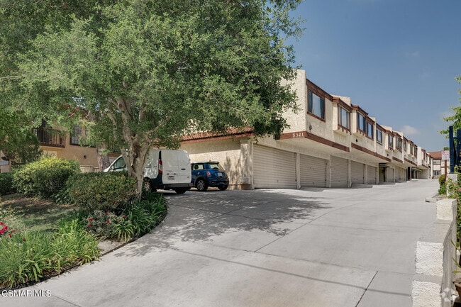 Building Photo - 5321 Colodny Dr Rental