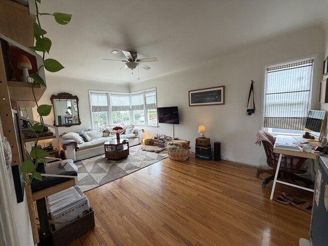 Photo - 2890 Grandview Ave