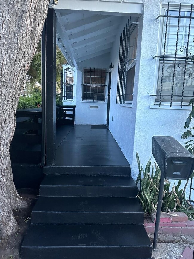 Building Photo - 9701 S Hoover St Rental