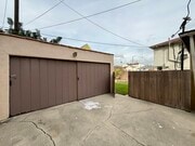 Garage for 1 car - 1807 S Redondo Blvd Unit Lower