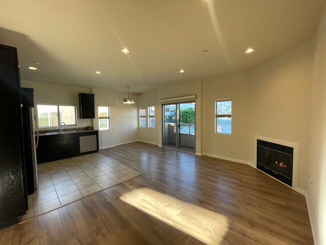 Building Photo - 5827 Carlton Way Unit 201