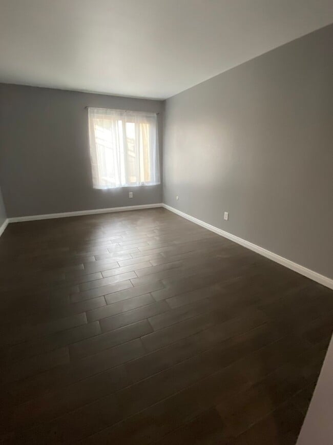 Building Photo - 2BD / 1BA Apartment with AC and parking in Mission Valley!