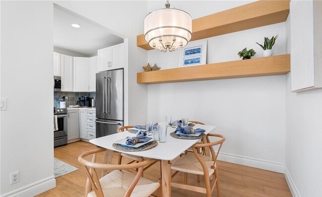 Photo - 198 Hartford Dr