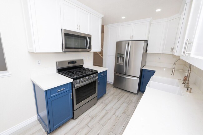 Photo - Beautiful 2 bed 2.5 bath condo available n...