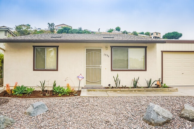Building Photo - Detached home centrally located in Linda V...