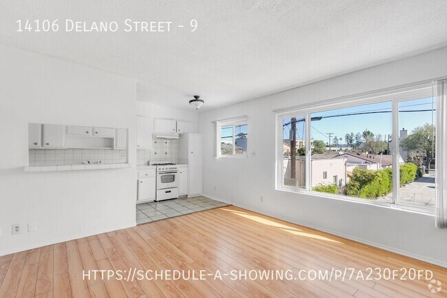 Building Photo - 14106 Delano St Unit 9 Rental