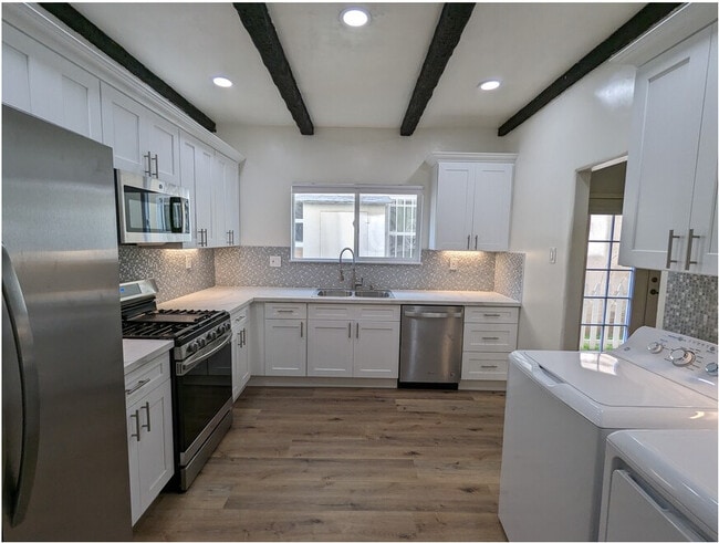 Building Photo - 452 S Oakhurst Dr Unit 452