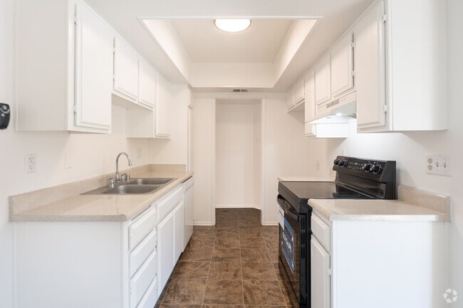 Studio - 600SF - Kitchen - 730 Pine Ave.