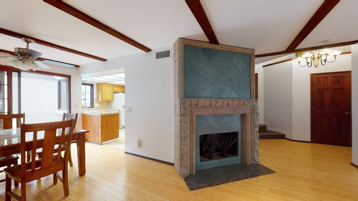 3D Tour - 8666 Villa La Jolla Dr Townhome