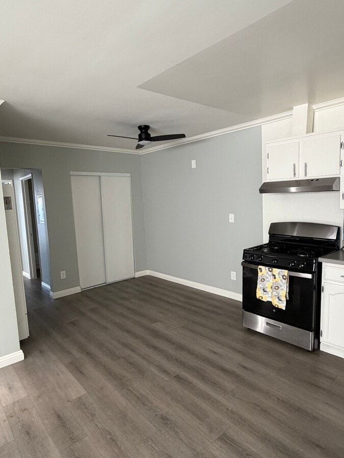 Photo - 6932 Woodley Ave Unit 4
