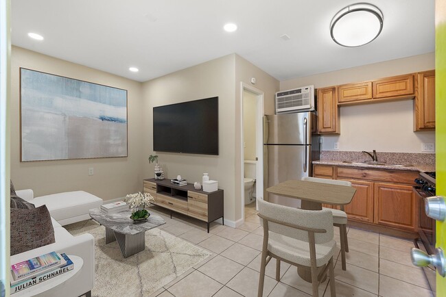 Photo - Annex on Chicago