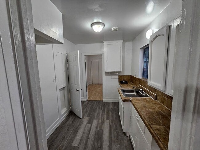 Photo - 713 1/2 West 57th Street