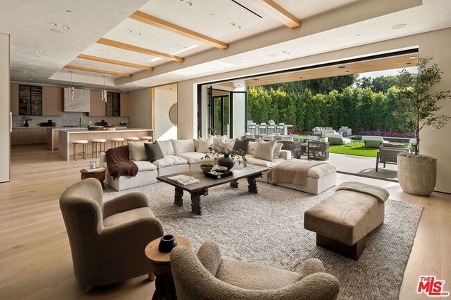 Photo - 10386 Strathmore Dr