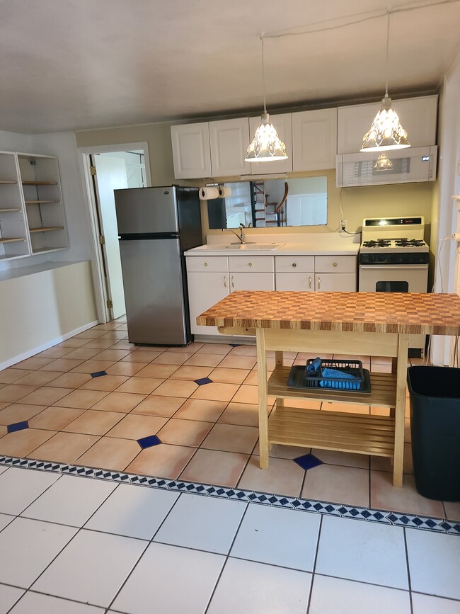 Photo - 5831 Adelaide Ave Unit back apartment