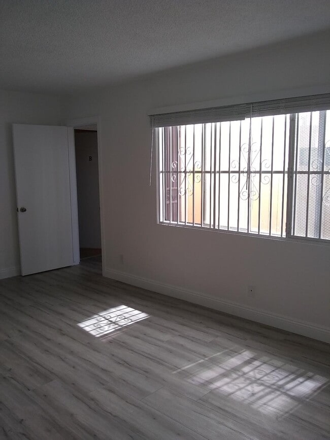 Building Photo - 11923 Iowa Ave Unit C