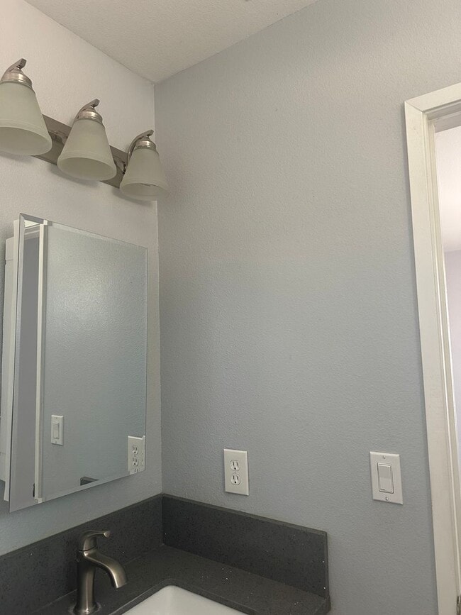 Building Photo - Family Home on Shandin Road