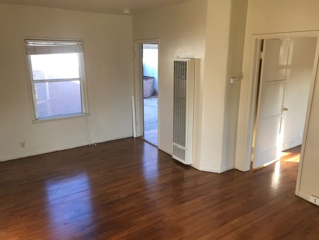Photo - 2107 W Carson St
