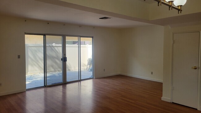 Photo - 6256 Morse Ave