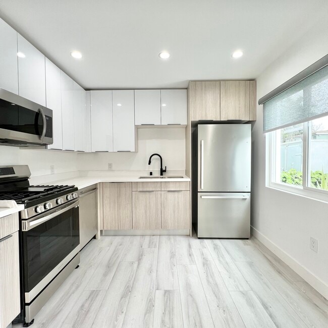 Photo - 2034 Garth Avenue