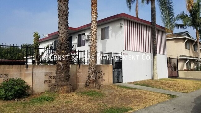 Building Photo - 14423 Flallon Ave Unit #02