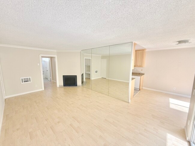 Building Photo - 1534 11th St