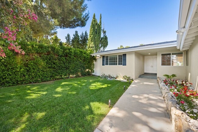Building Photo - Renovated Tarzana Pool Home Near Ventura Boulevard
