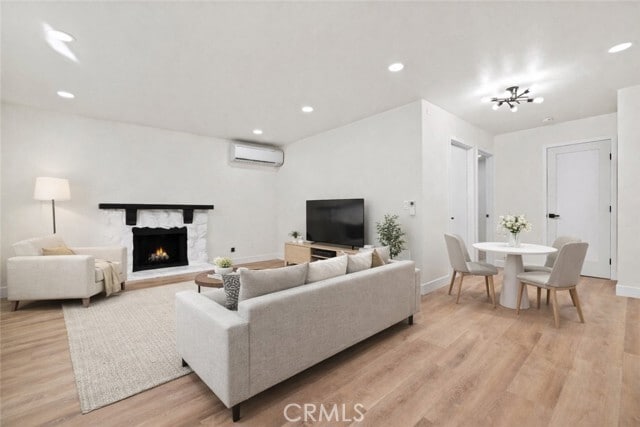 Photo - 21209 De La Guerra St